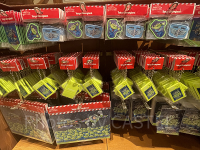 バズ・ライトイヤーのアストロブラスターグッズ