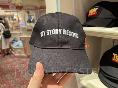 キャップ正面(トイストーリーべスティーズグッズ)