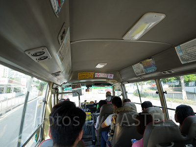 香港ディズニー周辺格安ホテル：ミニバスの中の様子！