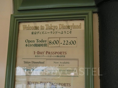 チケット売り場にあるボードで営業時間をチェック!