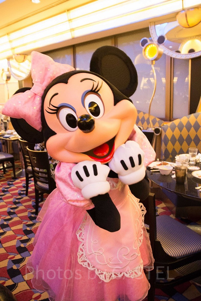 シェフミッキー（アンバサダーホテル・室内） 設定：16㎜ SS1/15 F3.5 ISO1600