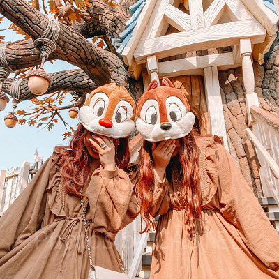 ファンキャップ×ブラウンでチップとデール双子コーデ!