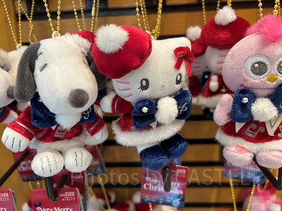 2025】ユニバのクリスマスグッズまとめ！聖歌隊キティ、スヌーピー