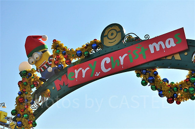 クリスマスバージョンになったミニオンパーク入口