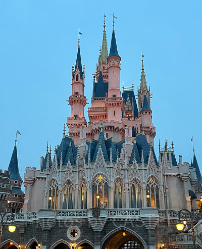 夕方のシンデレラ城はまた違う雰囲気があって魅力的ですよね