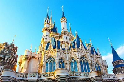 ディズニーランドのシンボル「シンデレラ城」とは？城内や周辺エリアを