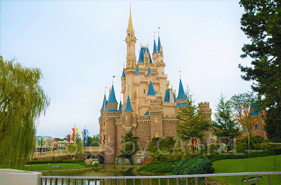 シンデレラ城（トゥモローランド側の橋）