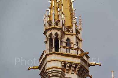 上にいけばいくほどサイズが小さくなっていくシンデレラ城