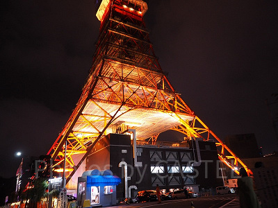 近くから見た東京タワー