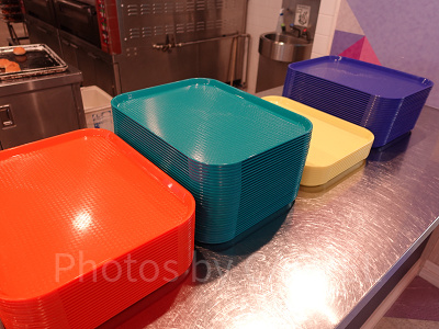 カラフルなトレイ