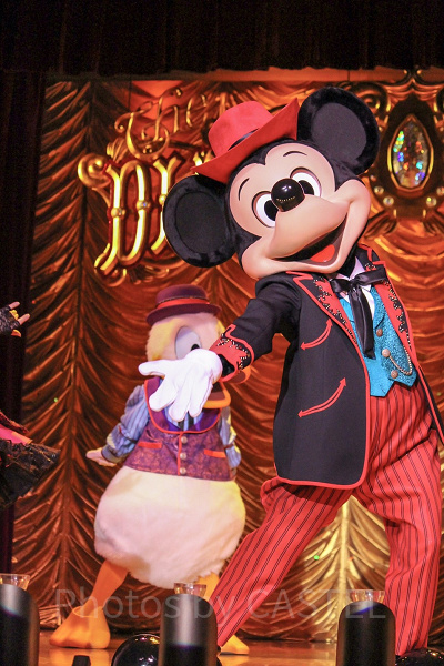 かっこいいミッキーのダンスも!