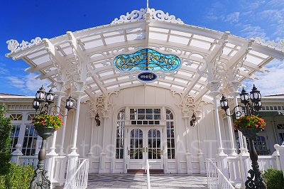 クリスタルパレス・レストラン：ガラス張りの外観