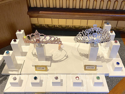 ディズニーシー 手作りガラスのイルカとダイバー 公式】アグラバー