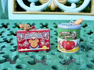 ディズニーガチャガチャ　お菓子モチーフのキーチェーン