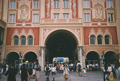 ディズニーシーのエントランス