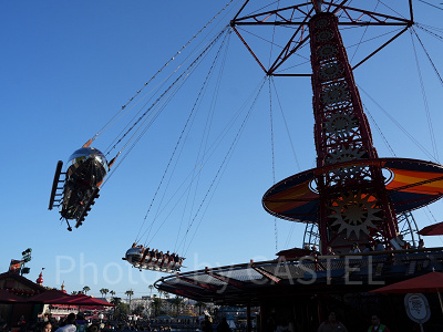 カリフォルニアアナハイムディズニーのアトラクション：ゴールデン・ゼファー