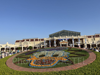 ディズニーランドのエントランス