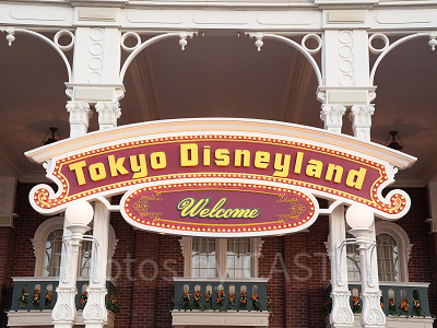 ディズニーランドのエントランス