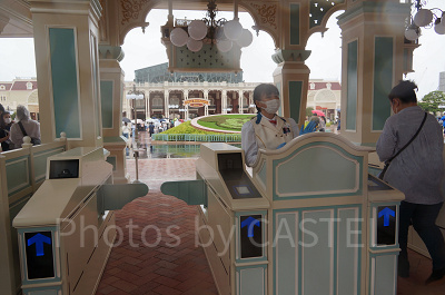 ディズニーランドのエントランス