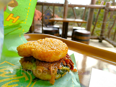 ディズニーランド食べ物：おにぎりサンド