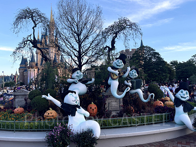 ディズニーランドのハロウィンデコレーション(シンデレラ城前)