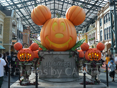 ディズニーランドのハロウィンデコレーション