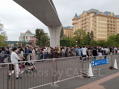 ディズニーランド5月混雑状況レポート：手荷物検査の待ち列(9:40頃)