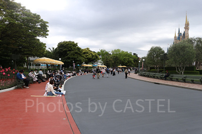 ディズニーランド5月混雑状況レポート:シンデレラ城前プラザ(10:00頃)