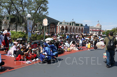 ディズニーランド5月混雑状況レポート:シンデレラ城前プラザのDPA鑑賞スペース