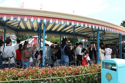 ディズニーランド5月混雑状況レポート：「空飛ぶダンボ」待ち列(12:00頃)