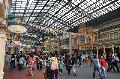 ディズニーランド5月混雑状況レポート:ワールドバザールの様子(10:00頃)