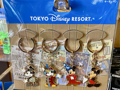 ディズニーランドお土産ランキング27位：ミッキーのキーチェーン4個セット
