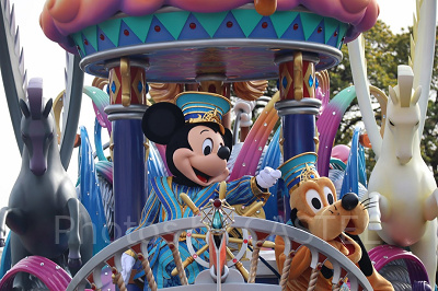 ディズニーランドの人気パレード「ドリーミング・アップ!」