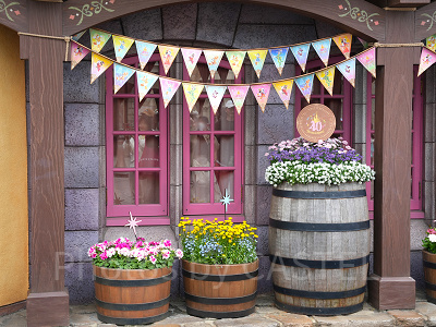 ディズニーランドの「ブレイブリトルテイラー・ショップ」に飾られたドリームガーランド