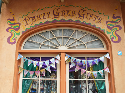 ディズニーランドの「パーティグラ・ギフト」に飾られたドリームガーランド