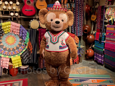 グリーティングするダッフィー