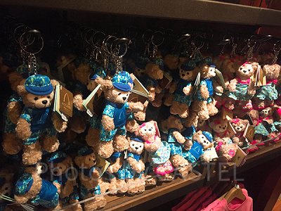 アウラニ限定のコスチュームを着たダッフィー