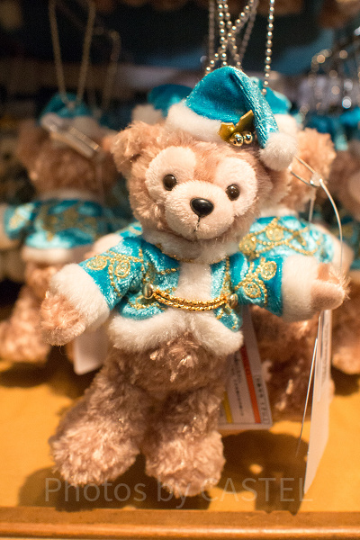 ダッフィーぬいぐるみバッジ(カラー・オブ・クリスマス)