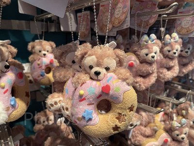 ダッフィーぬいぐるみバッジ(フィルドウィズジョイグッズ)