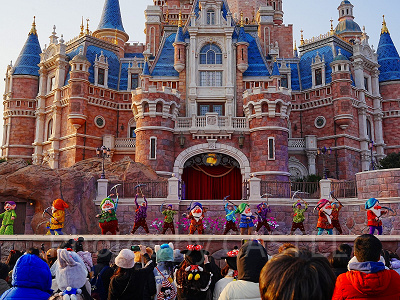 ゴールデン・フェアリーテイル・ファンファーレ：上手から出てくる小人たち！