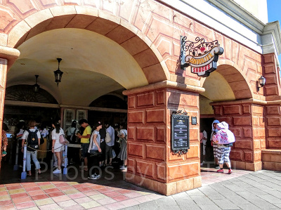 ゴンドリエ・スナックの入口