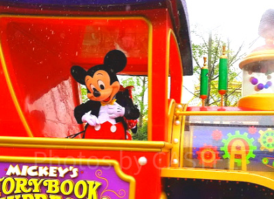 雨なのにスーパースターはノリノリです