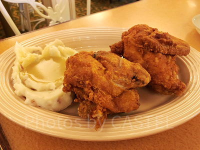 名物のフライドチキン