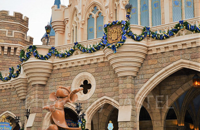 ファンタジアミッキーのブロンズ像