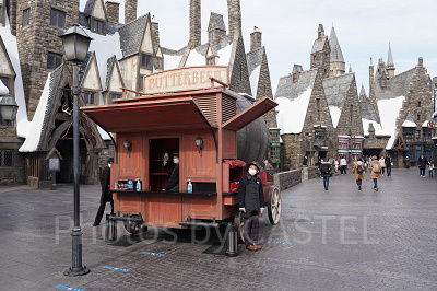 三本の箒前のフードカート