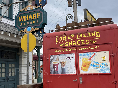 フードマーケットのフードカート／USJ