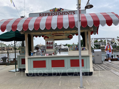 フードマーケットのフードカート／USJ