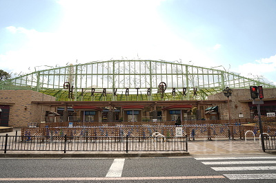 ひらかたパークの正面エントランス