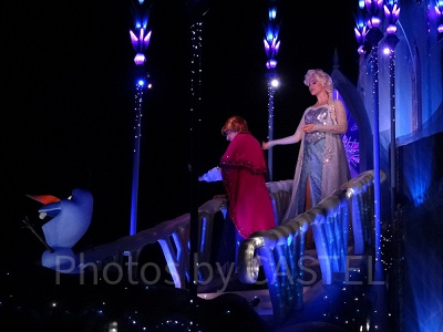 エレクトリカルパレードのアナ雪フロート