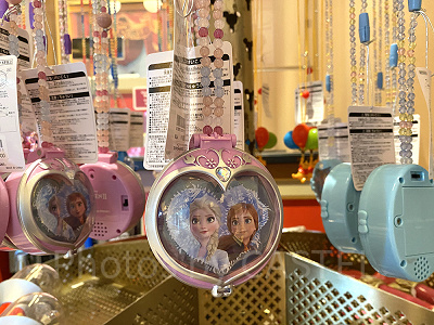 アナ雪の光るペンダント